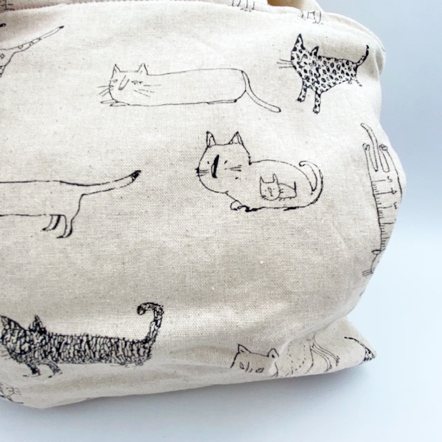 ゆるい猫イラスト柄のきんちゃく風トートバッグ　ハンドメイド布バッグ My Cotton