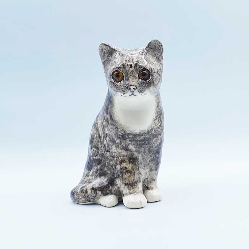 ウィンスタンレイキャット お座りサバトラ白猫ちゃん Winstanley Cat