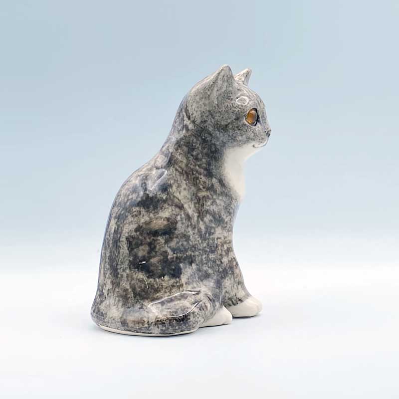 ウィンスタンレイキャット お座りサバトラ白猫ちゃん Winstanley Cat