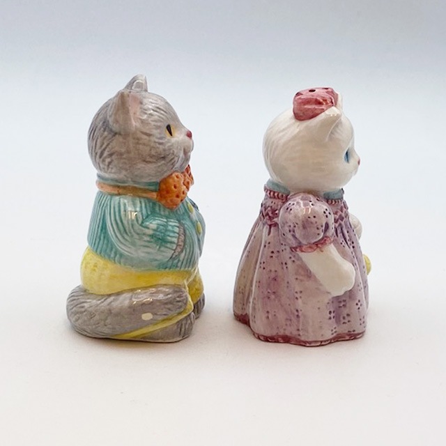 AVON 　おめかしした猫ちゃんのソルト＆ペッパーシェイカー　1992年　ノベルティ
