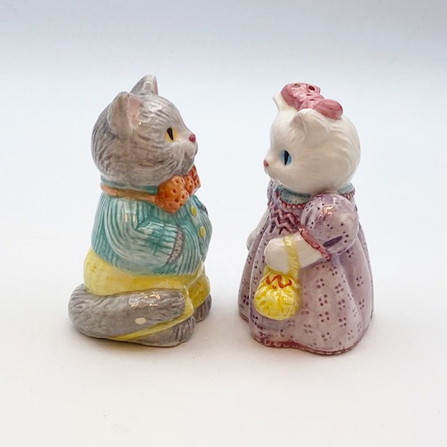 AVON 　おめかしした猫ちゃんのソルト＆ペッパーシェイカー　1992年　ノベルティ