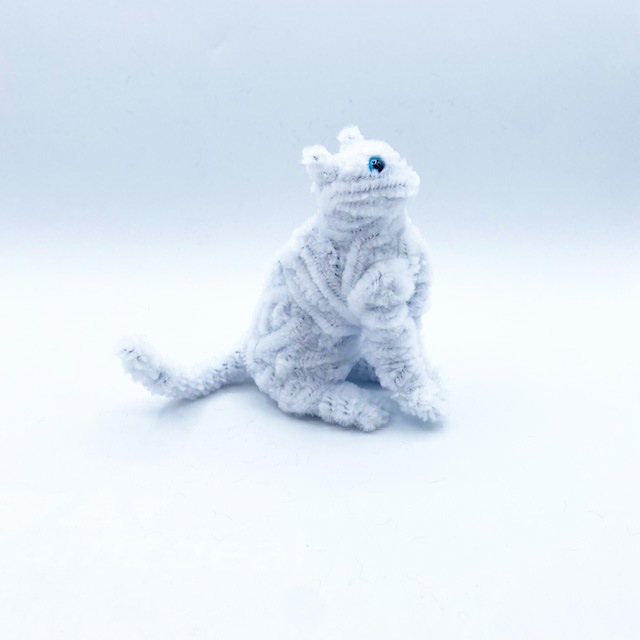 マークン・ネコガスキー　お座りモール白猫ちゃん　ブルーアイズ　