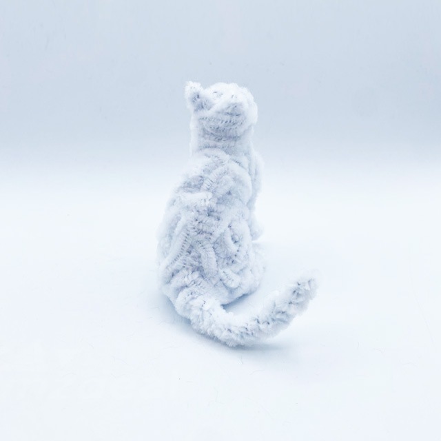 マークン・ネコガスキー　お座りモール白猫ちゃん　ブルーアイズ　