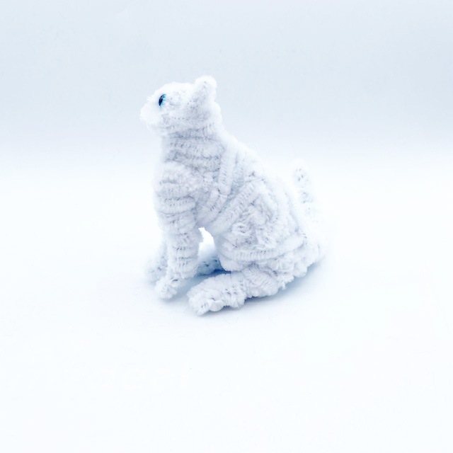 マークン・ネコガスキー　お座りモール白猫ちゃん　ブルーアイズ　