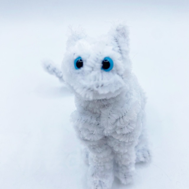 マークン・ネコガスキー　お座りモール白猫ちゃん　ブルーアイズ　