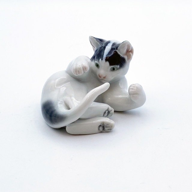 だいちゃん　猫と女の子の陶器置物セット 楽天市場】【最大1000円OFF】sen ねこの置物 twin cats【猫 ネコ