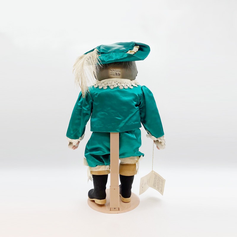 Betty Jane Carter / Goebel オルゴール付きポーセリンキャット 長靴をはいた猫　美形の猫　ビッグサイズ 500体限定