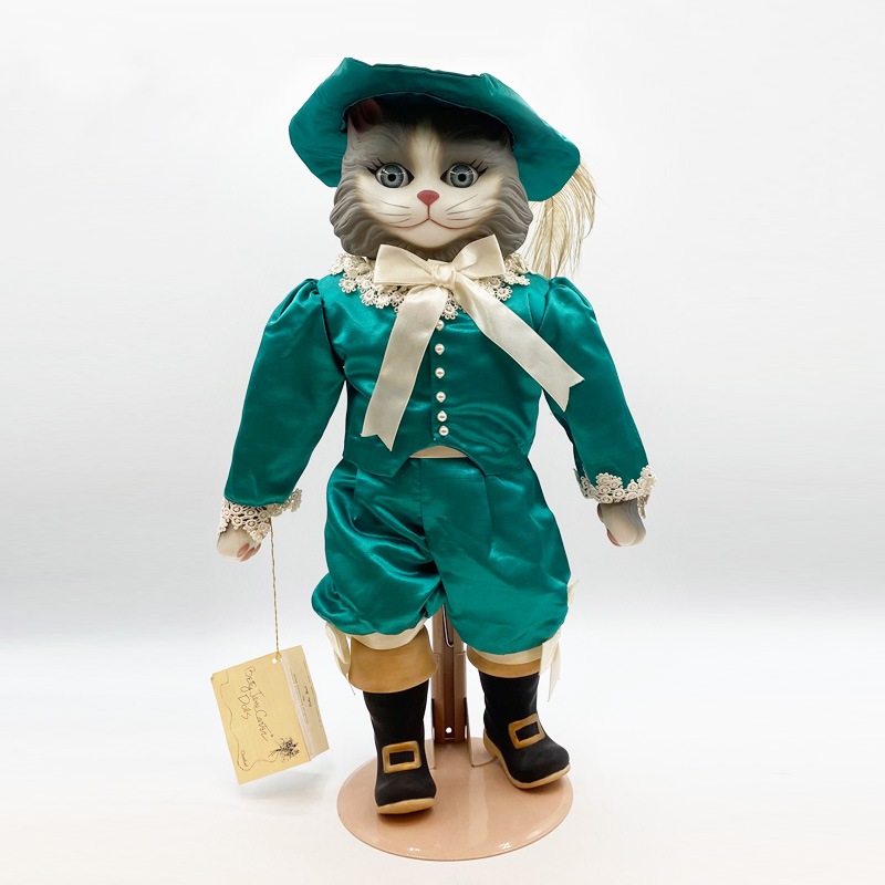 Betty Jane Carter / Goebel オルゴール付きポーセリンキャット 長靴をはいた猫　美形の猫　ビッグサイズ 500体限定