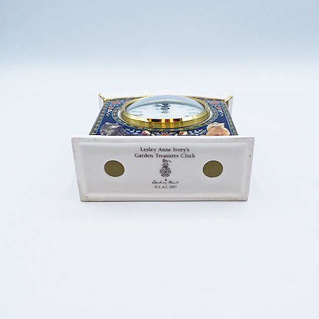 Royal Doulton レズリーアンアイボリー　 陶器製　マントル時計　