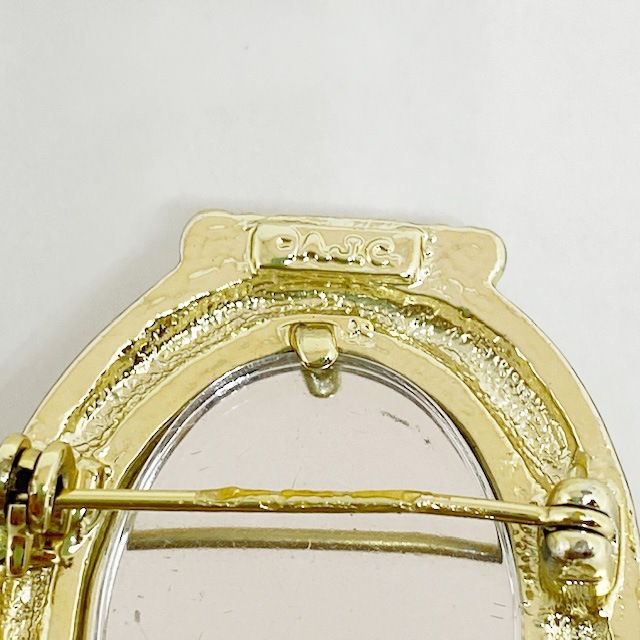 AJC　猫ちゃんのミラーブローチ　トイレで水を飲む猫ちゃんのブローチ