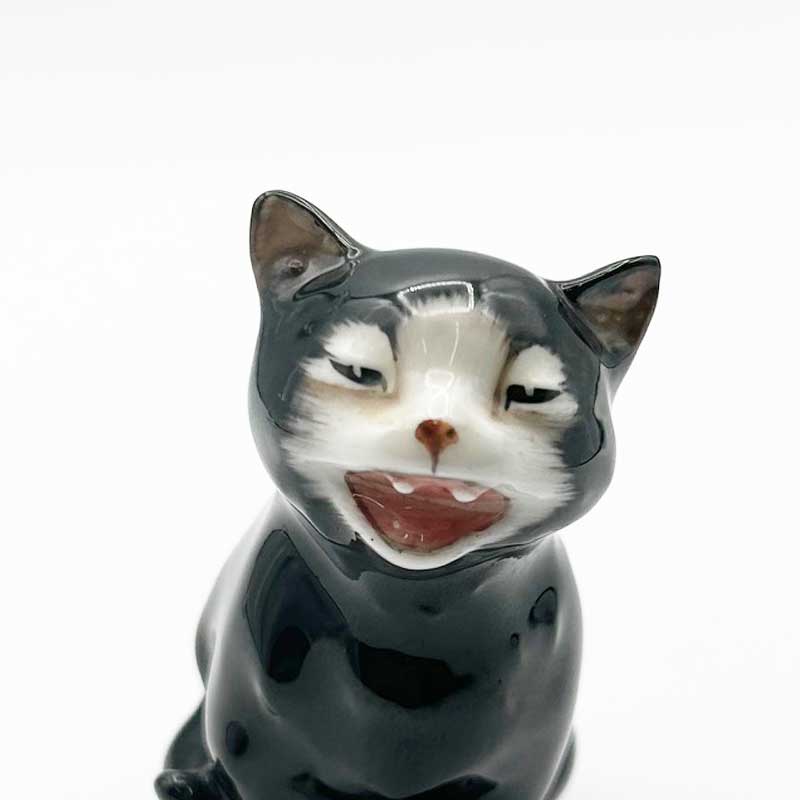 Royal Doulton　幸運の黒白猫のフィギュリン  Lucky　1930-70年代 イギリス