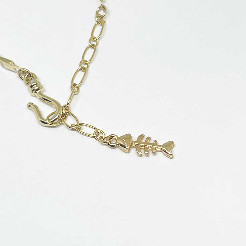 猫チャームとチェコ製花ビーズの紐ネックレス Yukie Takahashi