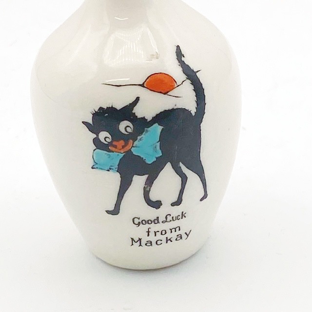 クレステッドチャイナ BLACK GOOD LUCK CATのミニ花瓶・壺 大きなリボンの黒猫 1900年代初期