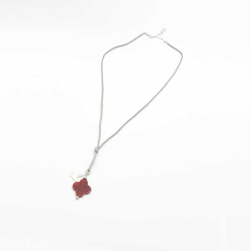 白猫チャームと赤アゲートの紐ネックレス Yukie Takahashi