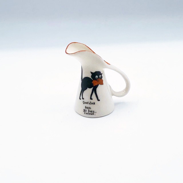 クレステッドチャイナ BLACK GOOD LUCK CATのミニジャグ型大きなリボンの黒猫 1900年代初期