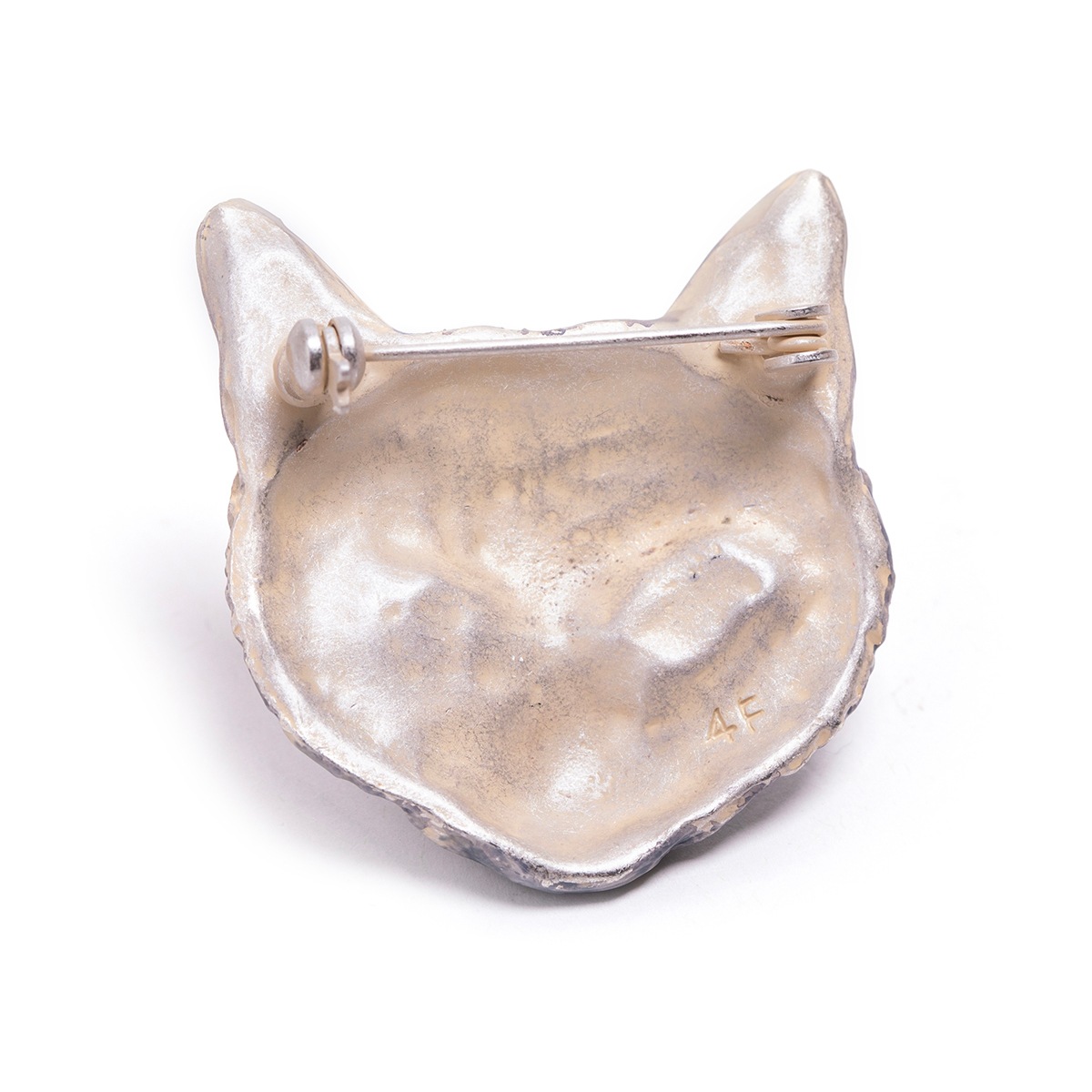 4F フィーアエフ　グレー猫顔のブローチ　日本製　ピューター