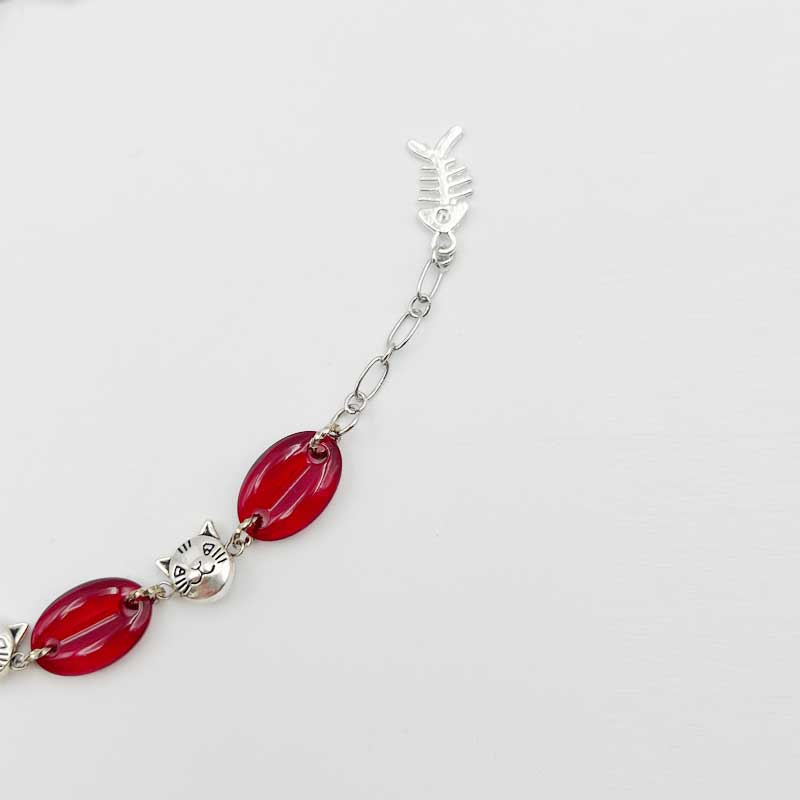 スワロフスキーのヴィンテージ珈琲豆のビーズと猫チャームブレスレット Yukie Takahashi