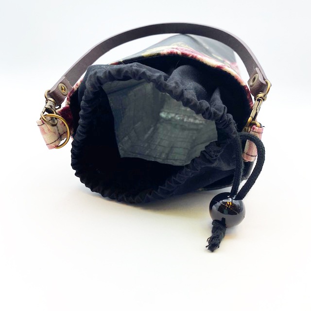 ハンドメイド　猫柄のペットボトル　ブラック　ラミネート加工　My Cotton　