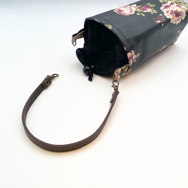 ハンドメイド　猫柄のペットボトル　ブラック　ラミネート加工　My Cotton　