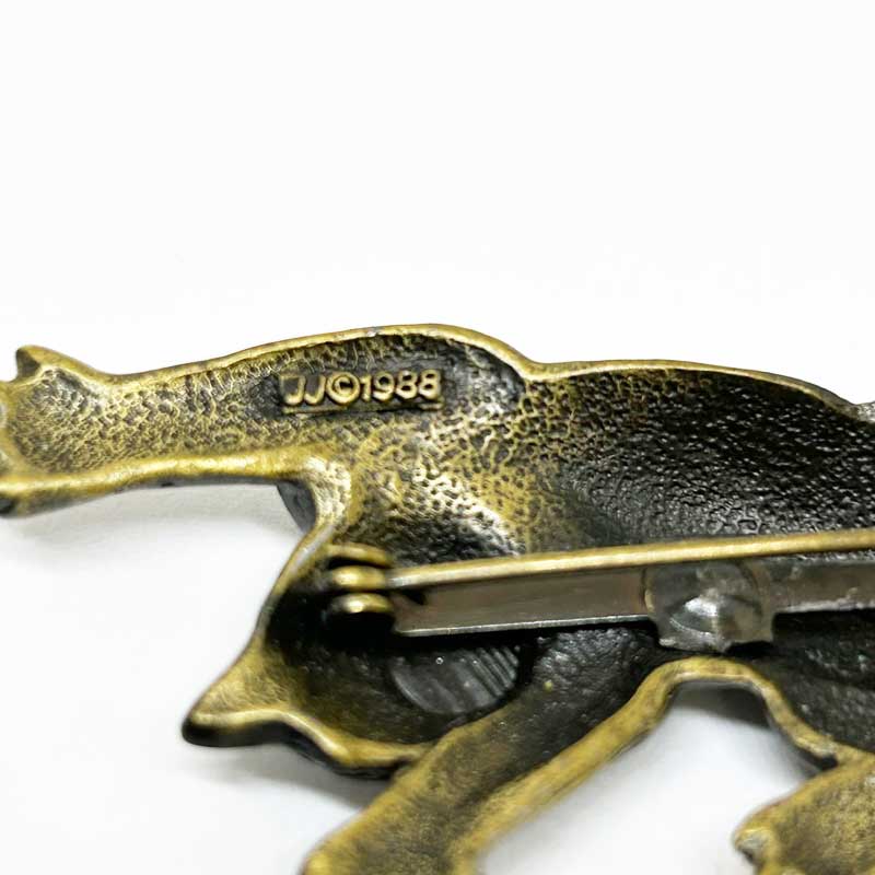 JJ Jonette 猫のヴィンテージブローチ上る縞猫 ピューター製 ブロンズ