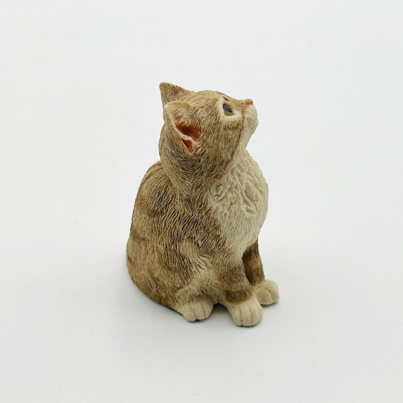 シェラット＆シンプソン 猫フィギュリン 見上げるキジ白猫ちゃん　Sherratt & Simpson