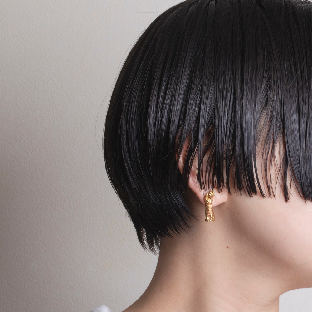 4F フィーアエフ　スリリングネコピアス　サバトラ白と茶トラのピアス　日本製　ピューター