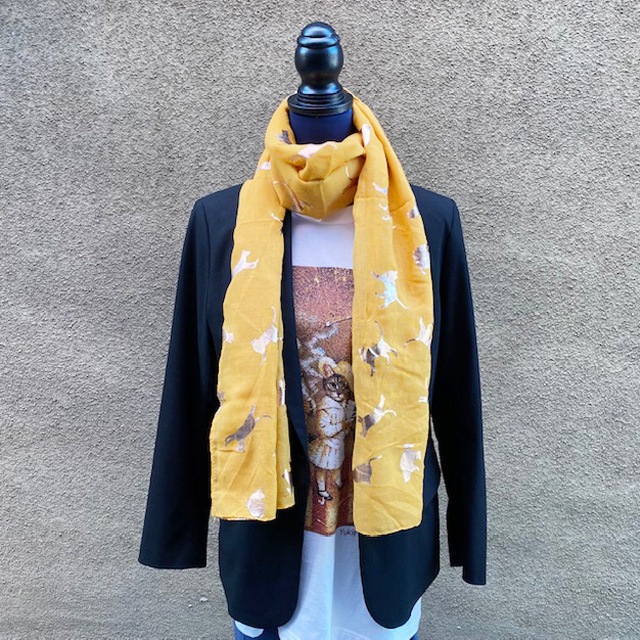 大人可愛い猫柄スカーフ ゴールド色の猫がいっぱいの柔らかい素材のスカーフ　イエロー