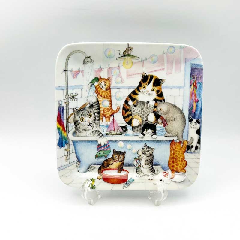 GISELEA BUOMBERGER  猫ファミリーの楽しい入浴タイム　スクエア型絵皿　ドイツ製