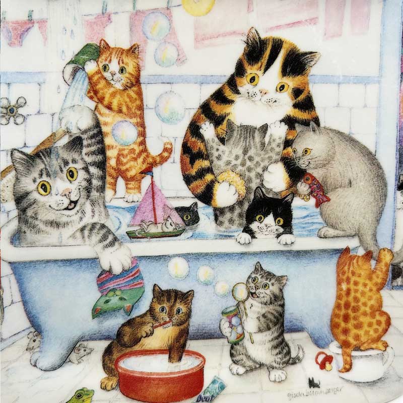 GISELEA BUOMBERGER  猫ファミリーの楽しい入浴タイム　スクエア型絵皿　ドイツ製