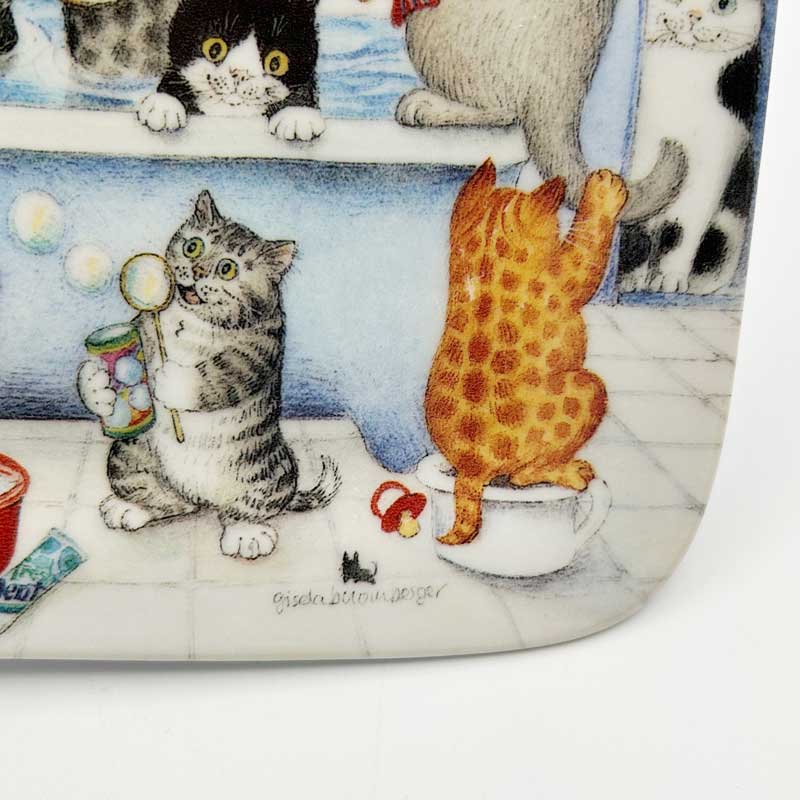 GISELEA BUOMBERGER  猫ファミリーの楽しい入浴タイム　スクエア型絵皿　ドイツ製
