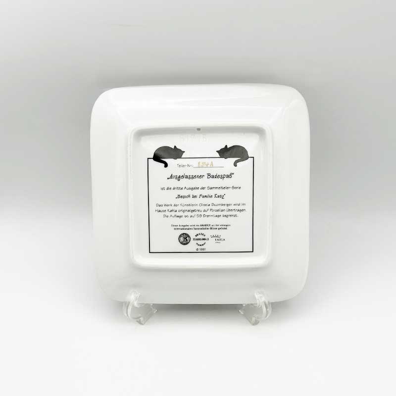 GISELEA BUOMBERGER  猫ファミリーの楽しい入浴タイム　スクエア型絵皿　ドイツ製