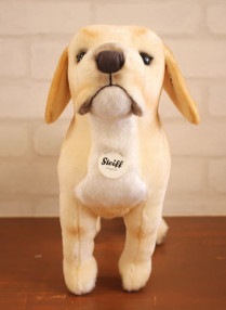 Steiff （ドイツ生まれの老舗メーカー、シュタイフ社） ・  ラブラドールのクリストファー
