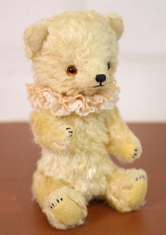 黄色いクマ•*¨*•.¸♬︎ 黄色いクマのぬいぐるみ - メルカリ