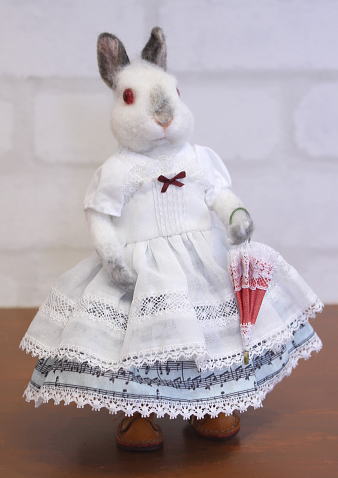 棚からうさもち ／エプロンドレスの羊毛うさぎ③ | ≪終了企画