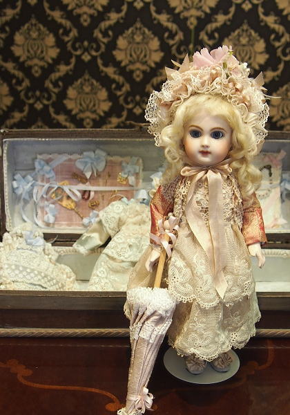 EJジュモー ビスクドール 石山ルミ子様 Rosa Floris 高級リプロ 11号のドレス👗出来ました。 もう1着、これから取り掛かります