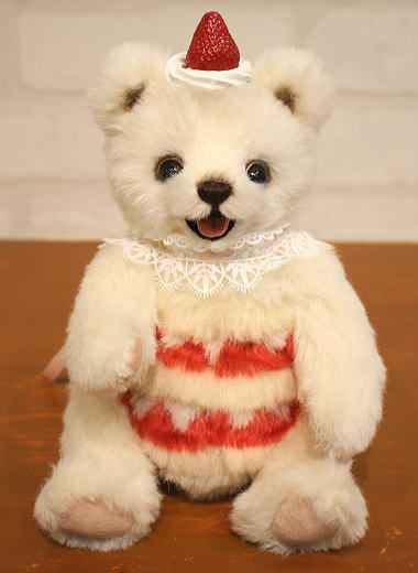 チェリーケーキとテディベアさん ハンドメイド 海外作家様 置物 ハンドメイド 熊 ☆Tildaで作る「テディベア」キット [M便 NG]の通販 | SWANY