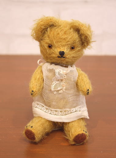 at.Mi　コレクターズベア（zehn）　ベージュ　モヘア　31㎝ at.Mi コレクターズベア（zehn） ベージュ モヘア 31㎝ ぬいぐるみ