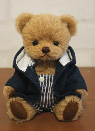 HERO's Bear / 【フ―テッドコートの男の子】
