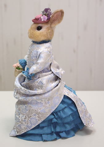 棚からうさもち ／バッスルドレスのうさぎ（ブラウンカラー）⑤