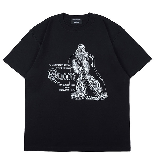 International by Amplifier������ץ�ե�������"Poster" T-SHIRT��QUEEN ��������T����ġ�2����WHITE/BLACK�˥��ڥ�¤��롡50th anniversary