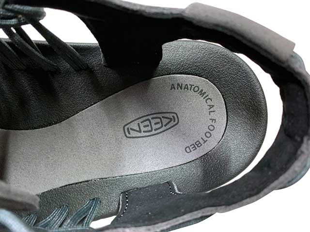 KEEN ������UNEEK����ˡ�����������롡MAGNET/BLACK���ޥ��ͥå�/�֥�å������ݡ��ĥ�����롡�����ȥɥ���MENS ���