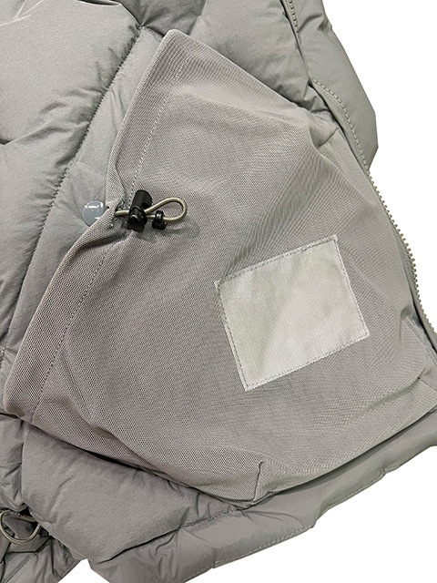 ��SALE 30%OFF��CMF OUTDOOR GARMENT ����ե� �����ȥɥ� �������ȡ�CMF WOVEN DOWN HOODIE�������֥� ������ �ա��ǥ���2��(WOLF GRAY/BLACK)��COMFY 2025FW