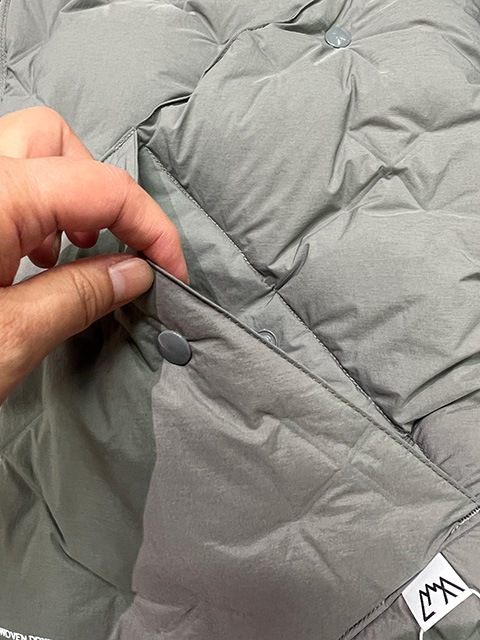 ��SALE 30%OFF��CMF OUTDOOR GARMENT ����ե� �����ȥɥ� �������ȡ�CMF WOVEN DOWN HOODIE�������֥� ������ �ա��ǥ���2��(WOLF GRAY/BLACK)��COMFY 2025FW