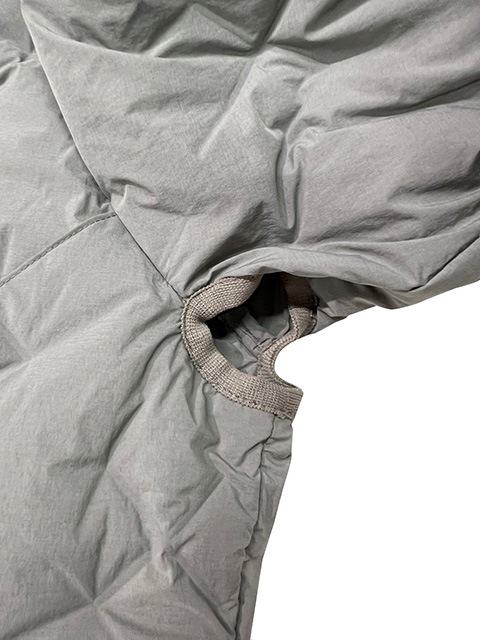 ��SALE 30%OFF��CMF OUTDOOR GARMENT ����ե� �����ȥɥ� �������ȡ�CMF WOVEN DOWN HOODIE�������֥� ������ �ա��ǥ���2��(WOLF GRAY/BLACK)��COMFY 2025FW