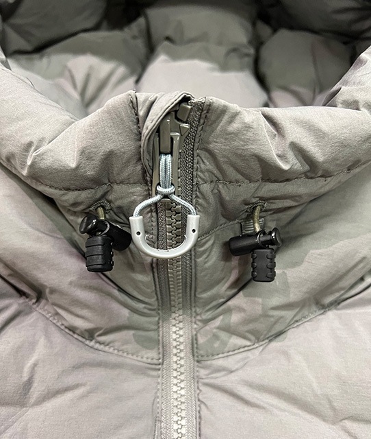 ��SALE 30%OFF��CMF OUTDOOR GARMENT ����ե� �����ȥɥ� �������ȡ�CMF WOVEN DOWN HOODIE�������֥� ������ �ա��ǥ���2��(WOLF GRAY/BLACK)��COMFY 2025FW