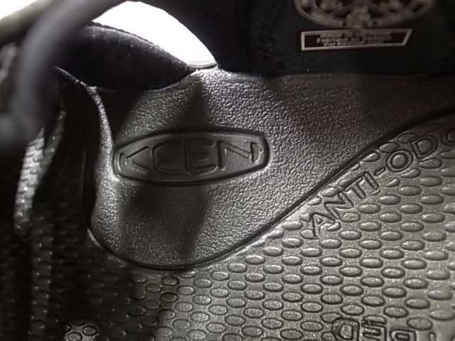 KEEN ������NEWPORT H2���˥塼�ݡ��� �������ġ���������롡TRIPLE BLACK���ȥ�ץ�֥�å������ݡ��ĥ�����롡�����ȥɥ���MENS ���