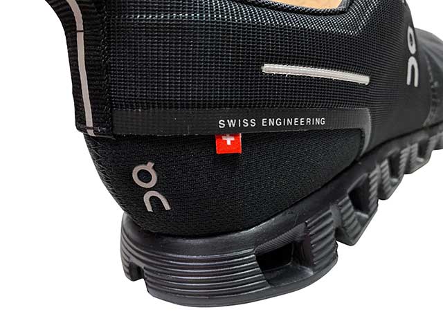 ON ����Cloud 5 Waterproof��WOMEN��ALL BLACK�����饦��5�������������ץ롼�ա��֥�å������ˡ����������̡����˥󥰥��塼����LADYS ��ǥ�����