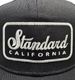 Times are changin'30��ǯ��ǰ���� STANDARD CALIFORNIA ����������ɥ���ե���˥�����åڥ󡡥�å��奭��åס�4����BLACK/BROWN/GRAY/BLUE��
