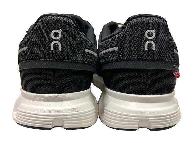 ON ����Cloud 6 ���饦��6��MEN ��󥺡�BLACK/WHITE�����ˡ����������̡����˥󥰥��塼�����Ѥ�ɳ�դ�