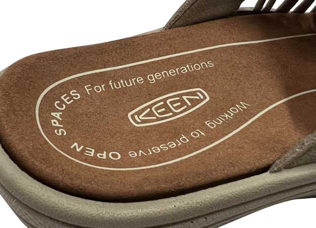 KEEN ������UNEEK 2 SLIDE W ��ˡ����ġ� ���饤�ɡ�TIMBERWOLF/PLAZA TAUPE��������롡���ݡ��ĥ�����롡�����ȥɥ���WOMEN �����ޥ󡡥�ǥ�����